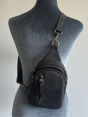 JOY slingbag NWOT